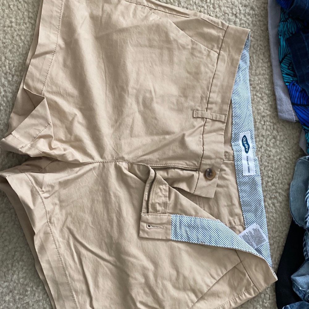Old navy everyday Kaki shorts